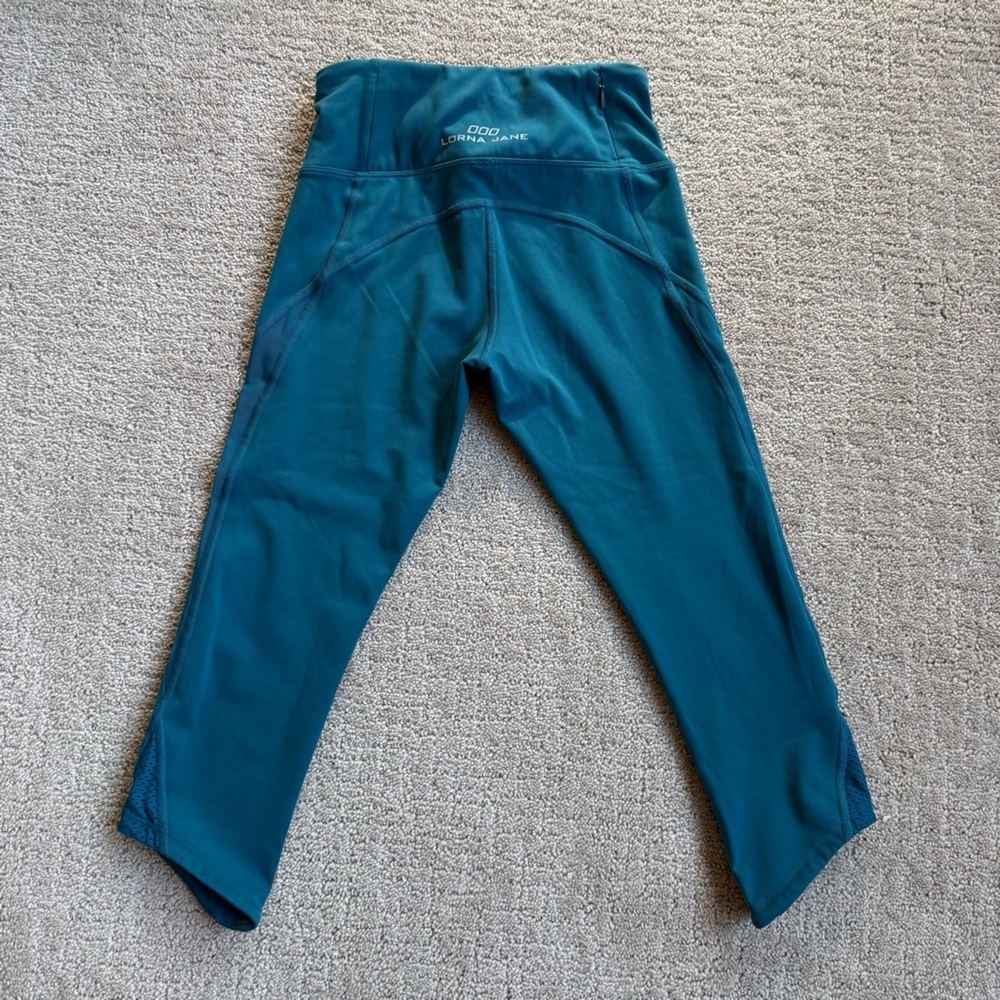 Lorna Jane Cropped Leggings - Picture 2 of 7